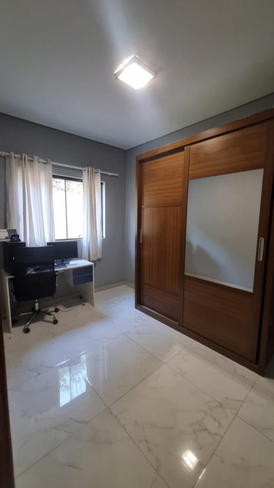 Chácara à venda com 4 quartos, 1500m² - Foto 2