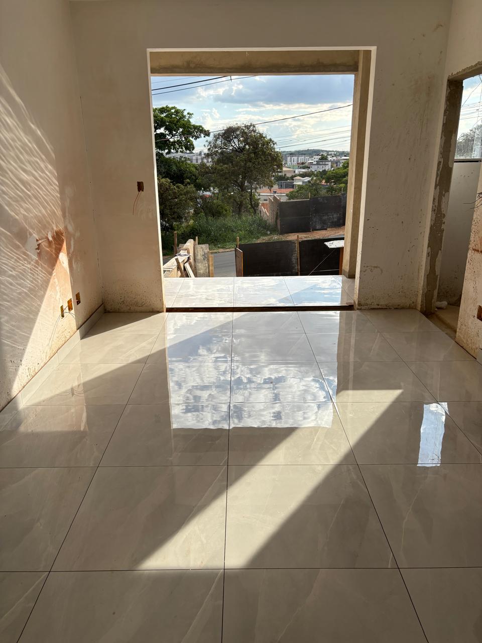 Casa à venda com 3 quartos, 120m² - Foto 1