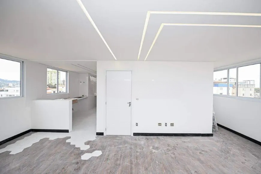 Cobertura à venda com 4 quartos, 210m² - Foto 2