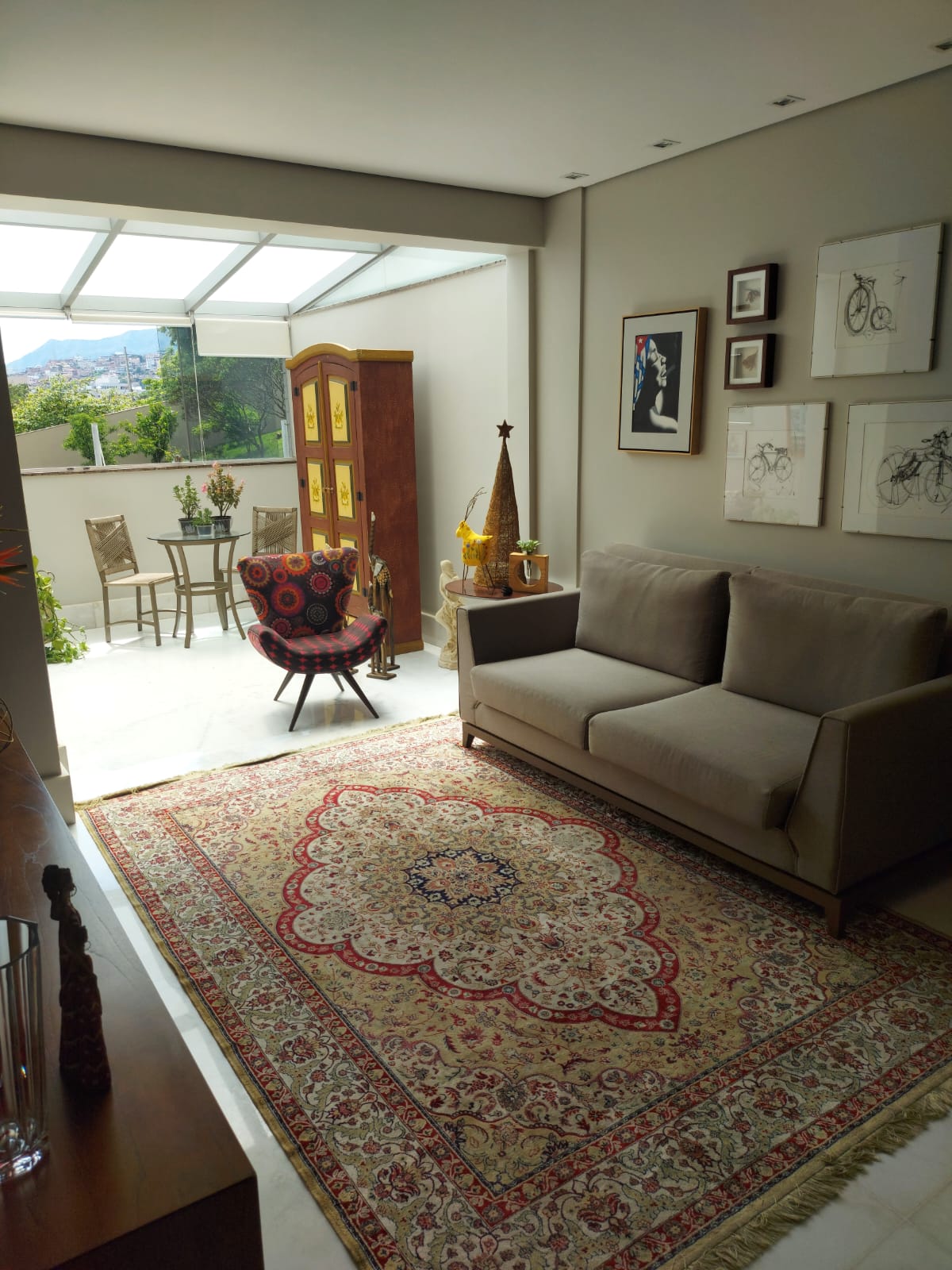 Apartamento à venda com 3 quartos, 136m² - Foto 1