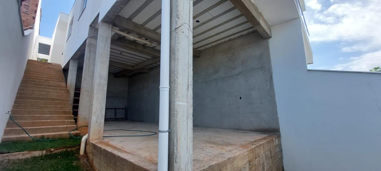 Casa à venda com 3 quartos, 180m² - Foto 4