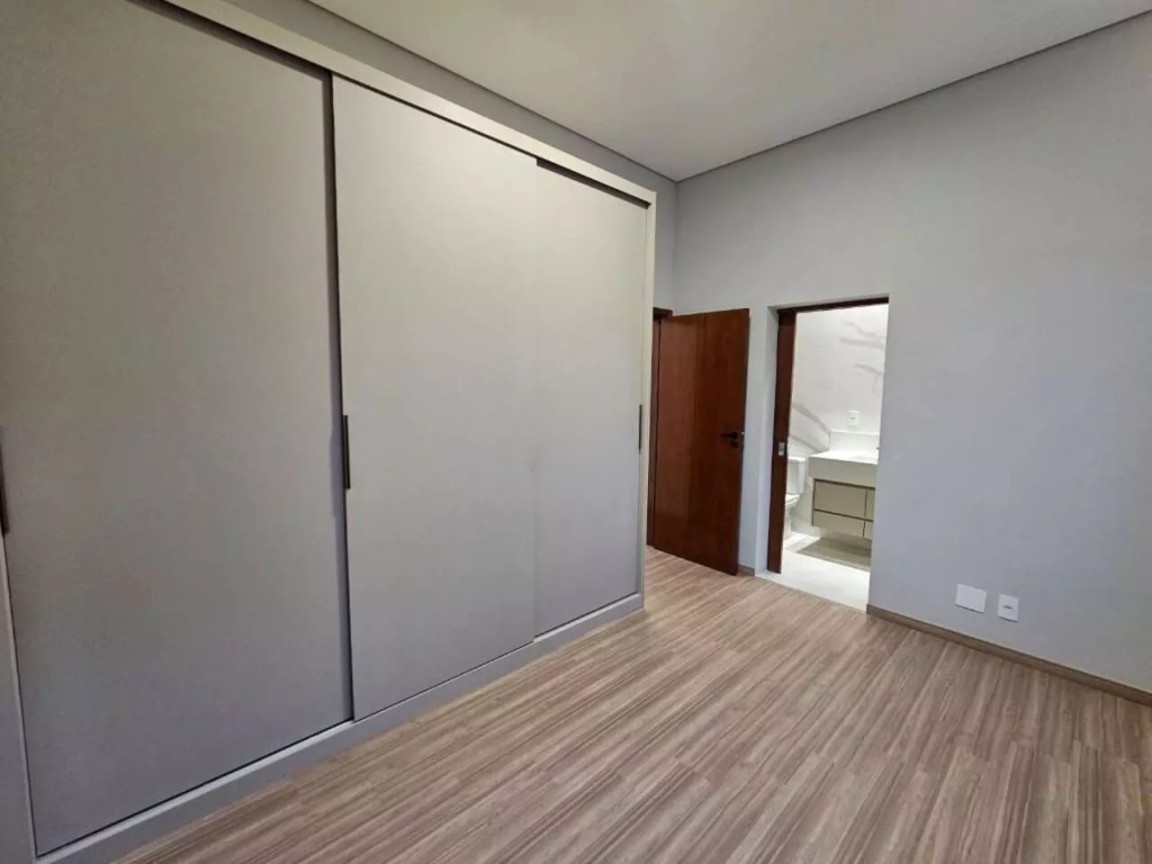 Casa de Condomínio para alugar com 4 quartos, 380m² - Foto 3
