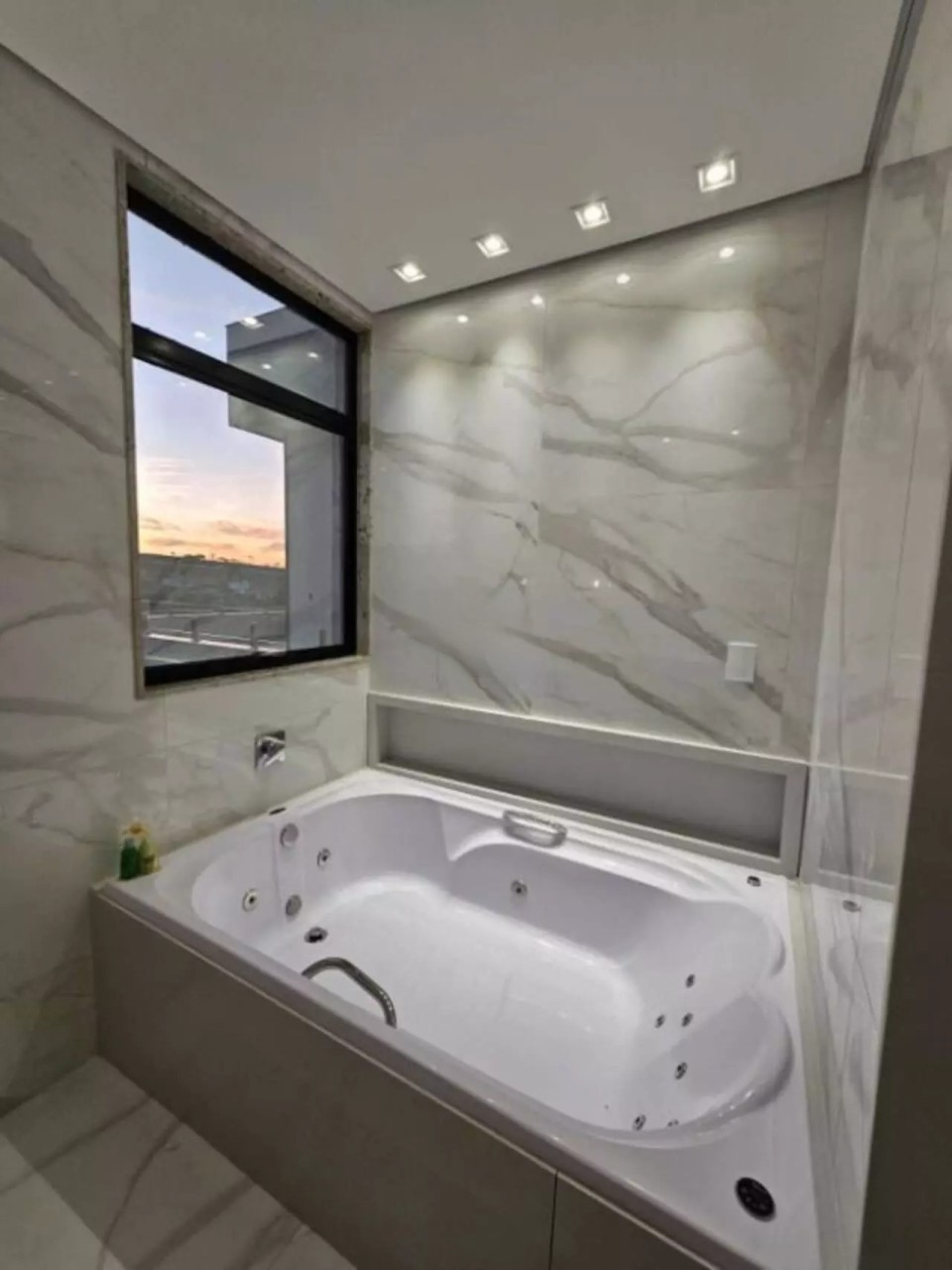 Casa de Condomínio para alugar com 4 quartos, 380m² - Foto 23
