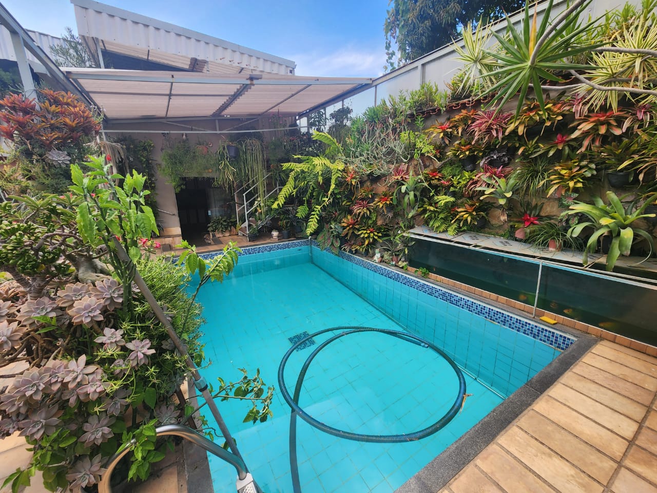Casa à venda com 7 quartos, 360m² - Foto 1