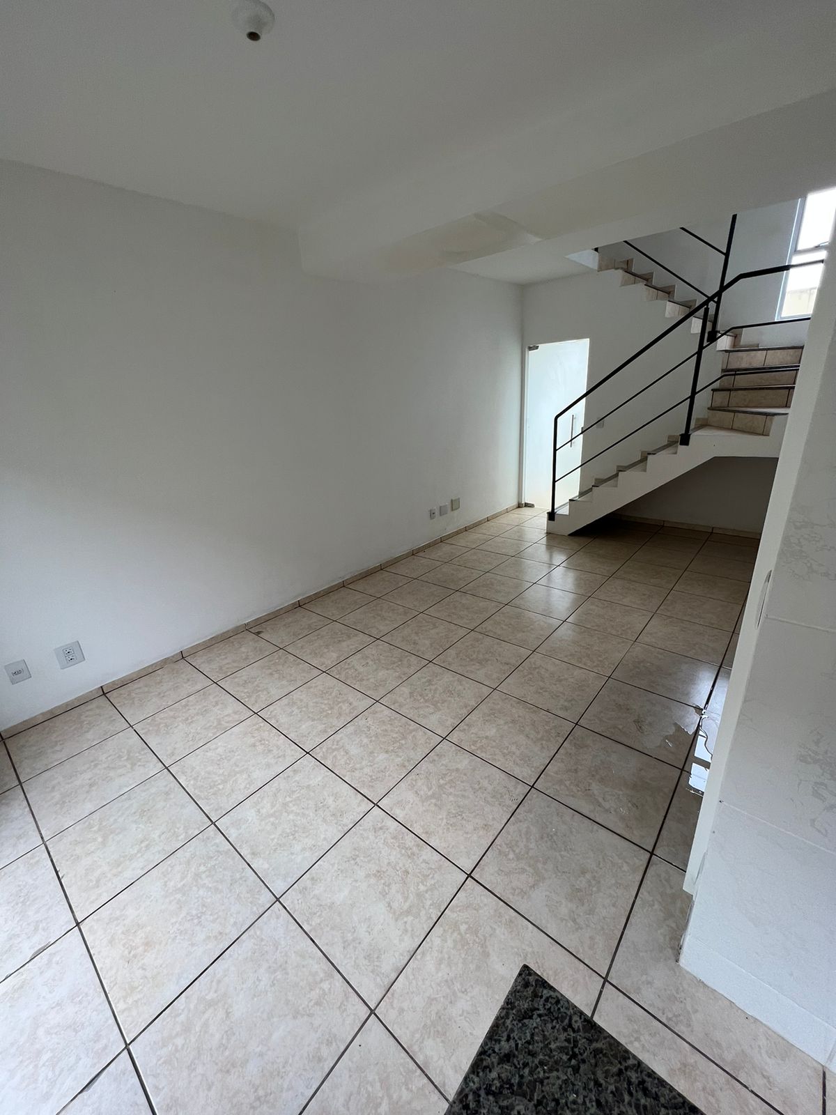 Casa à venda com 3 quartos, 88m² - Foto 1
