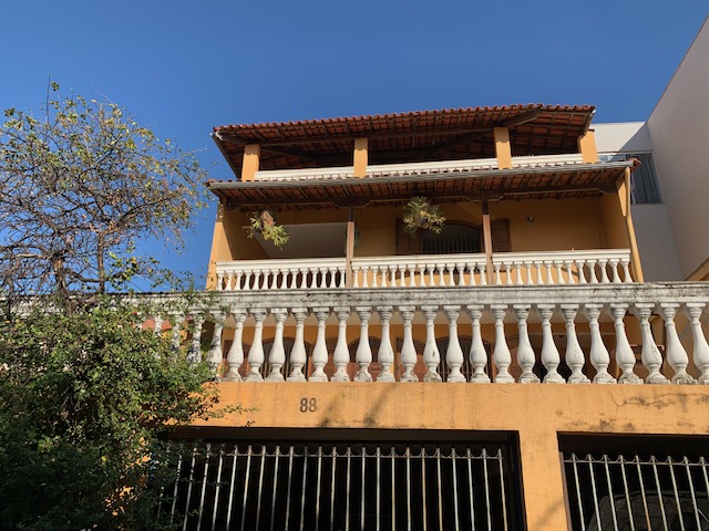 Casa à venda com 5 quartos, 291m² - Foto 1