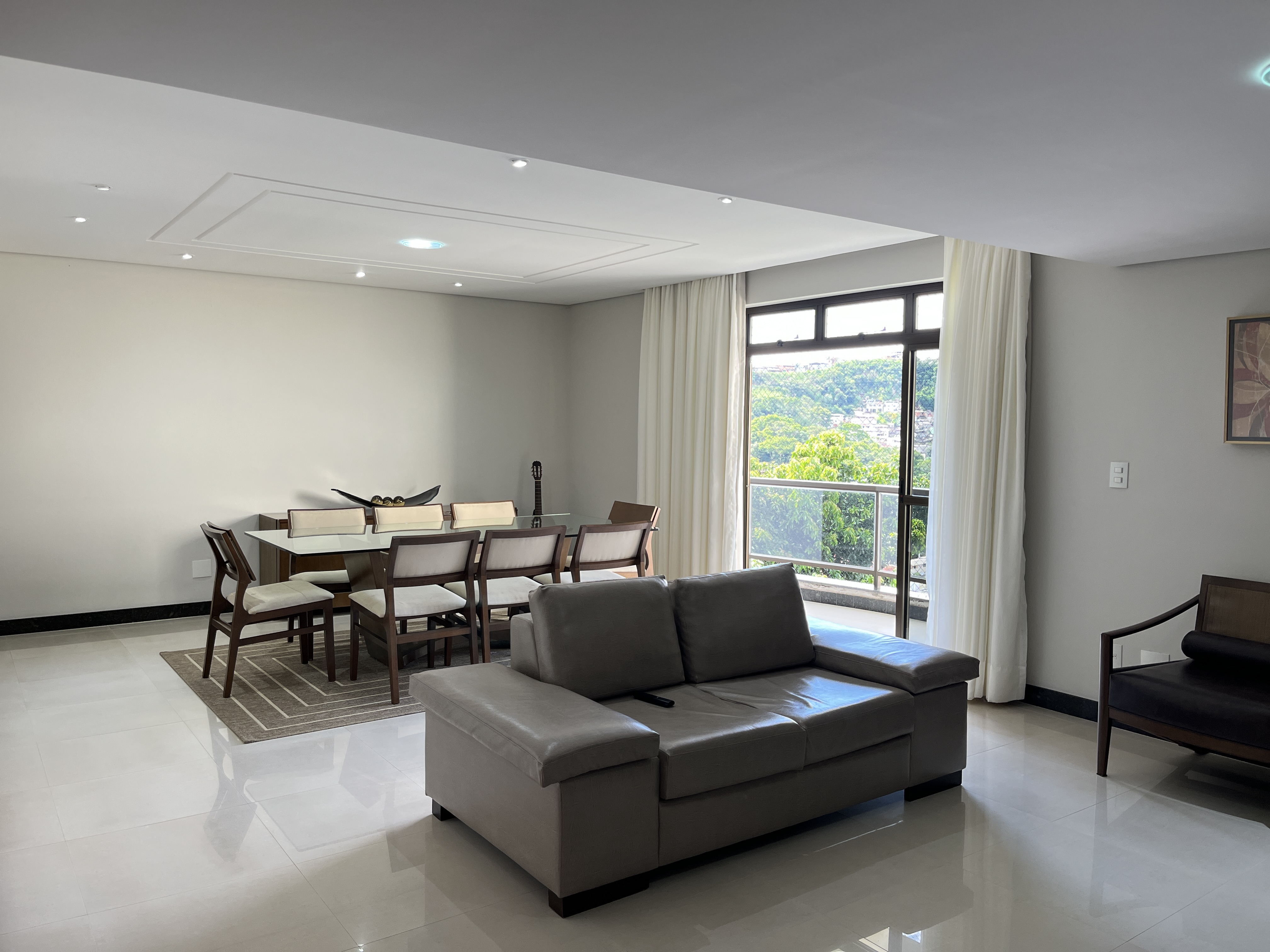 Apartamento à venda com 3 quartos, 203m² - Foto 2
