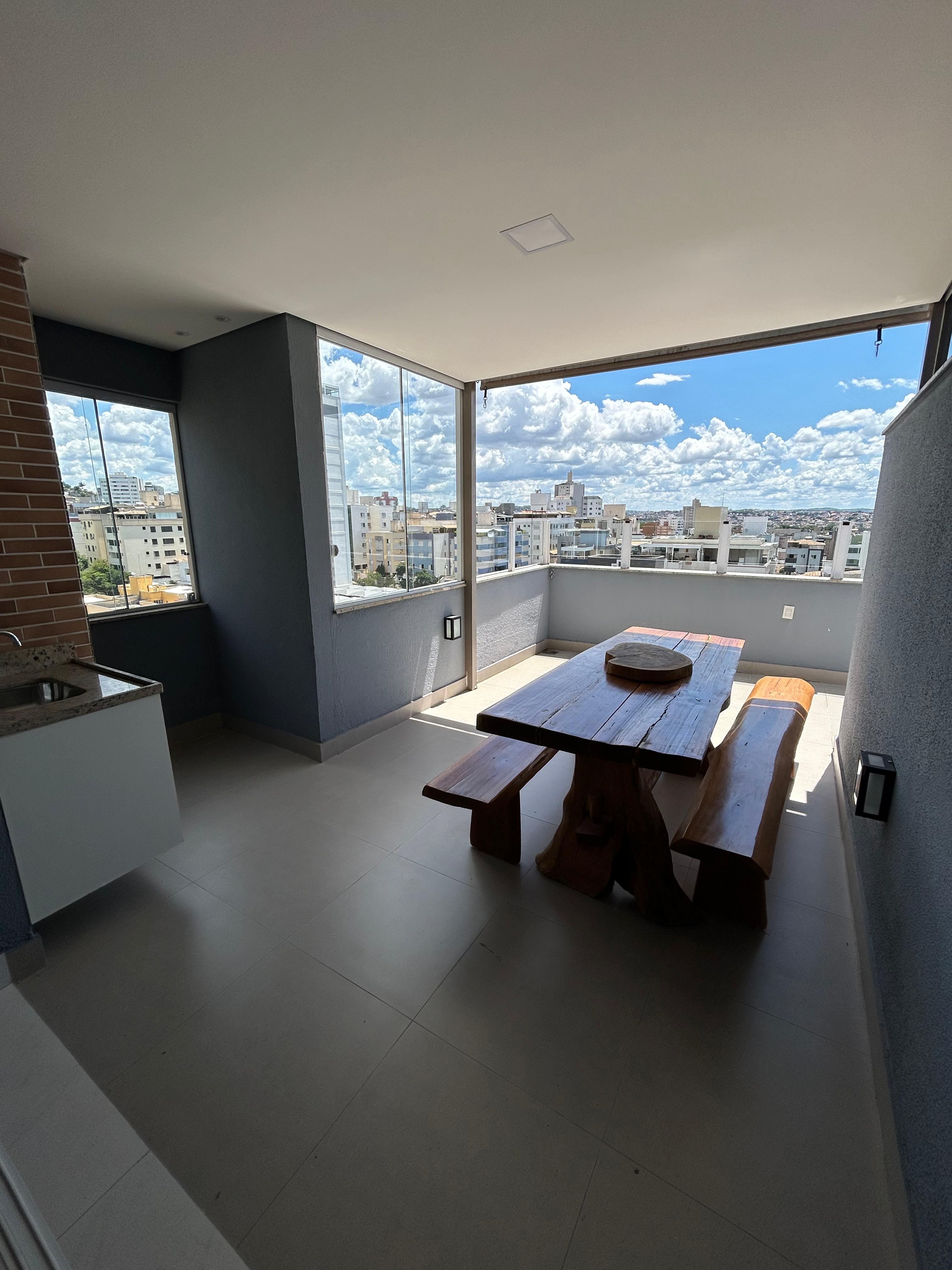 Cobertura para alugar com 3 quartos, 206m² - Foto 1