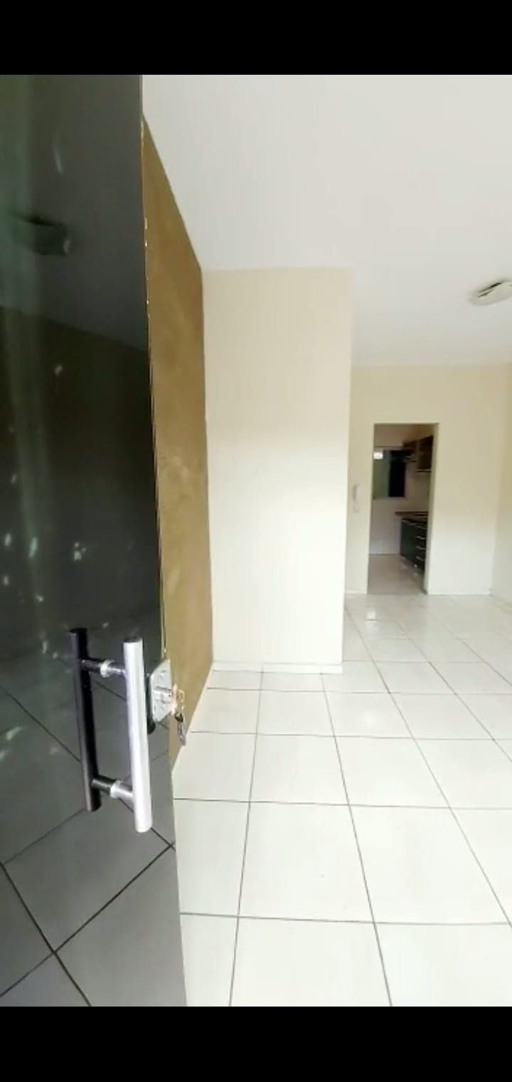 Casa à venda com 2 quartos, 63m² - Foto 4