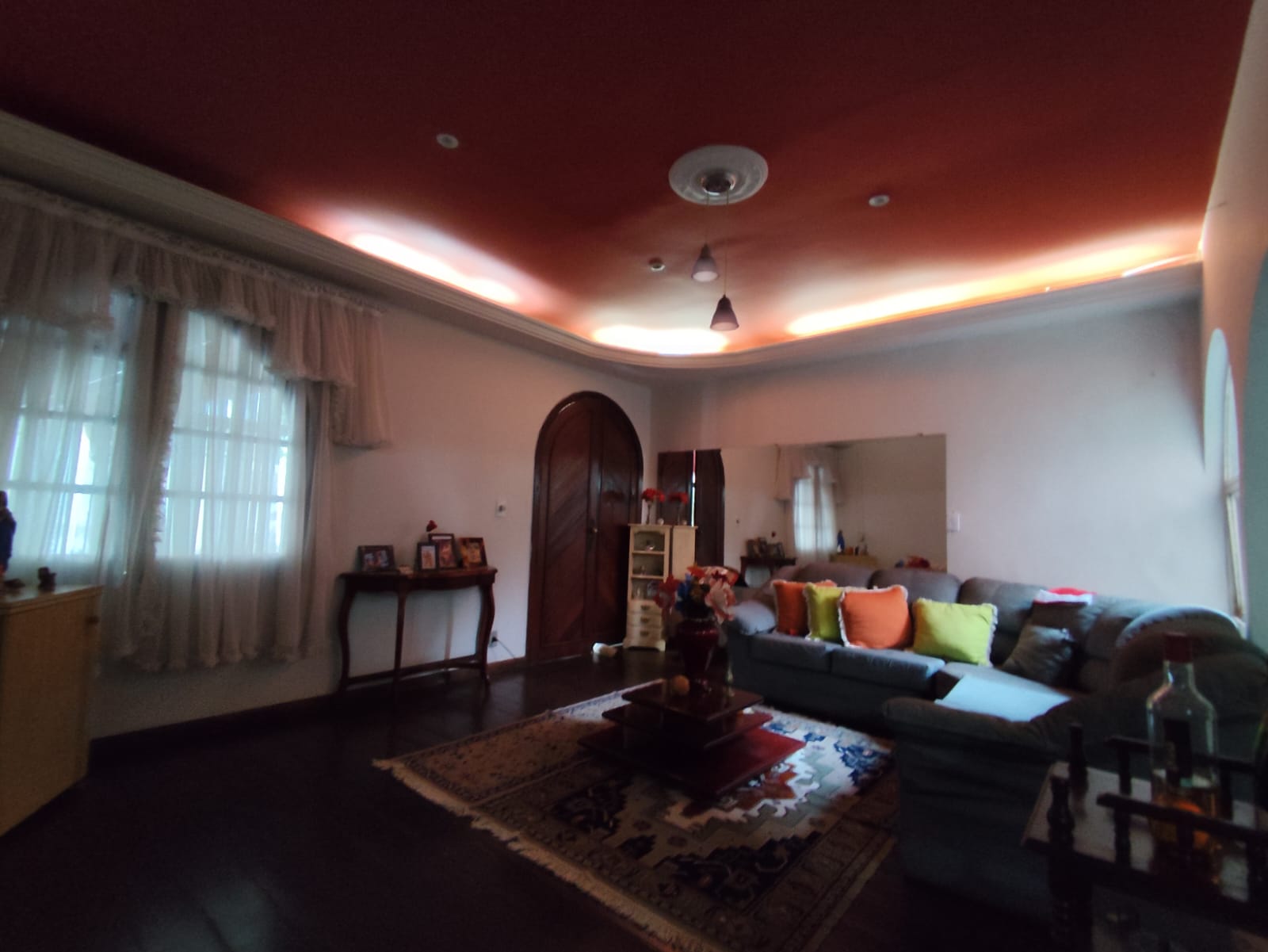 Casa à venda com 6 quartos, 242m² - Foto 2