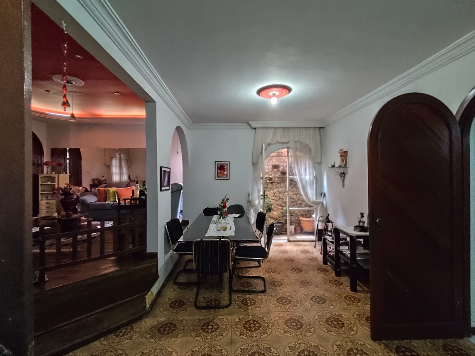 Casa à venda com 6 quartos, 242m² - Foto 3