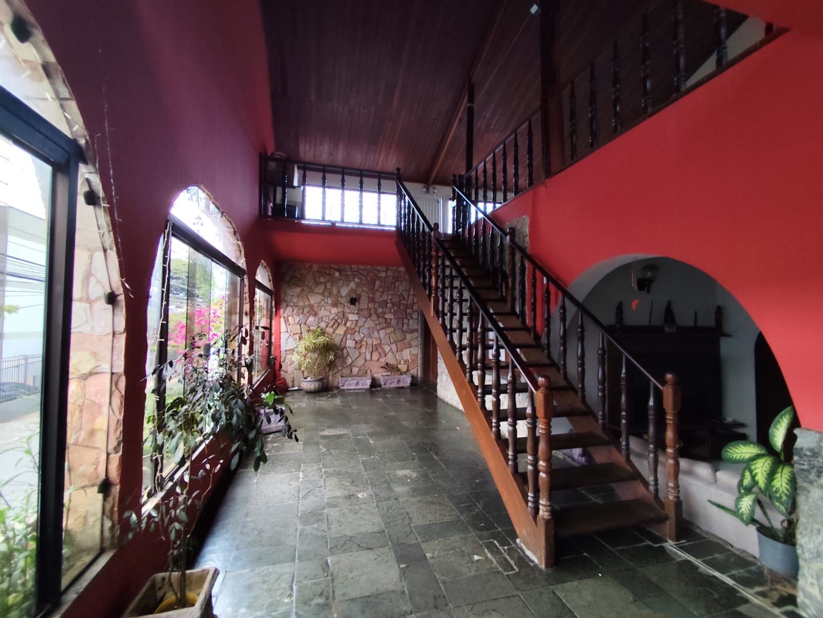 Casa à venda com 6 quartos, 242m² - Foto 4