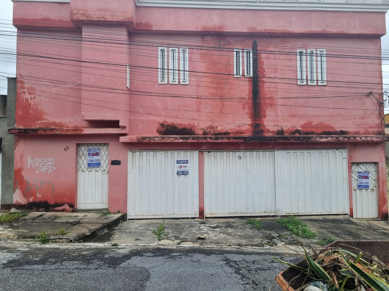 Casa à venda com 2 quartos, 360m² - Foto 1