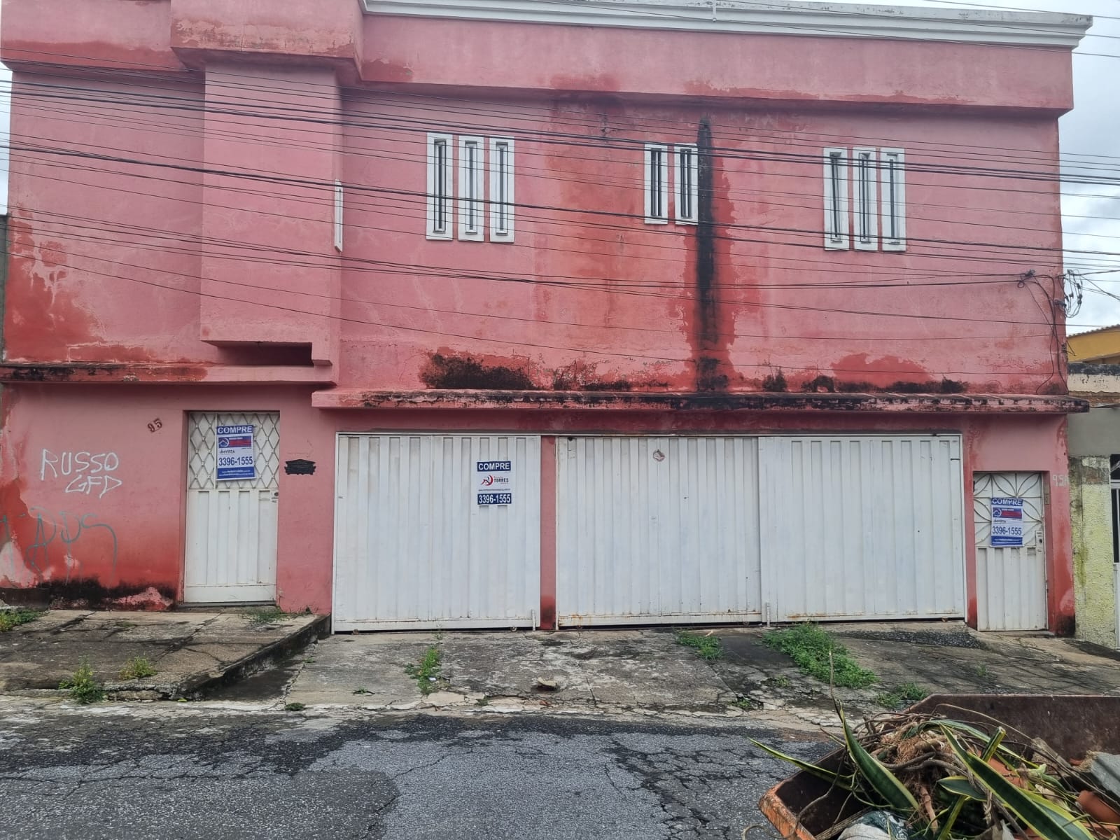 Casa à venda com 2 quartos, 360m² - Foto 2