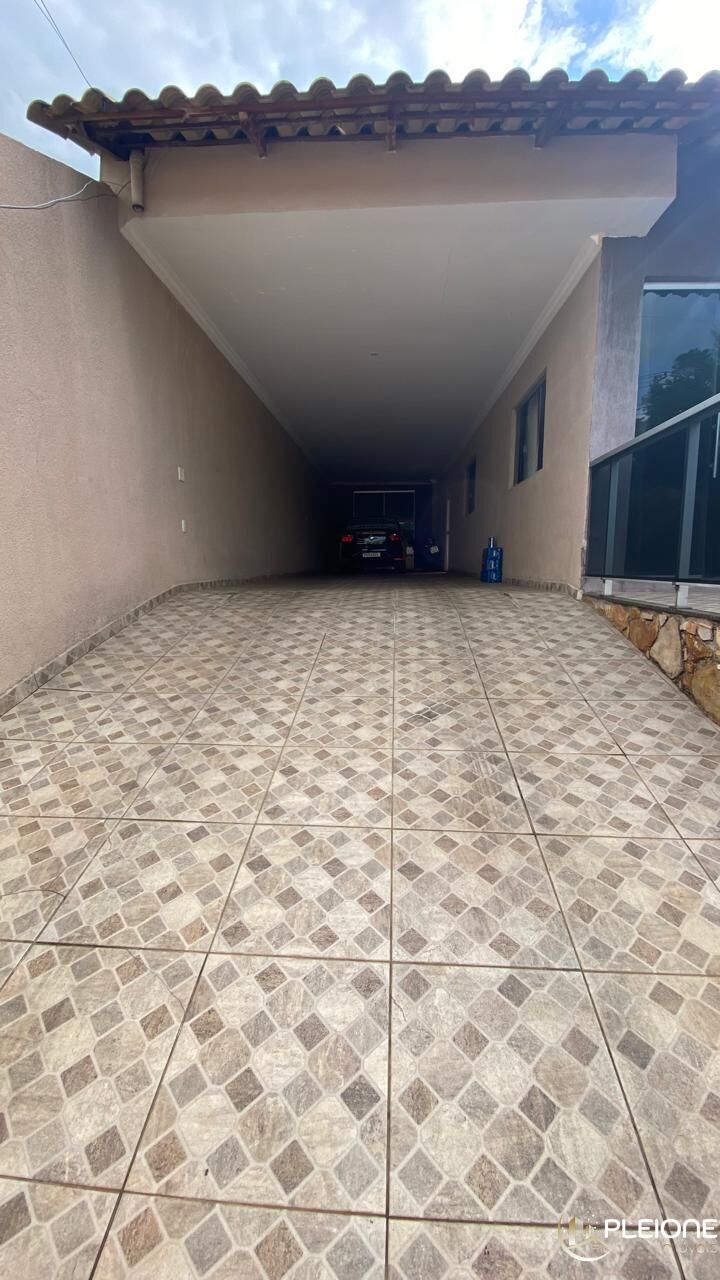 Casa à venda com 3 quartos, 313m² - Foto 2