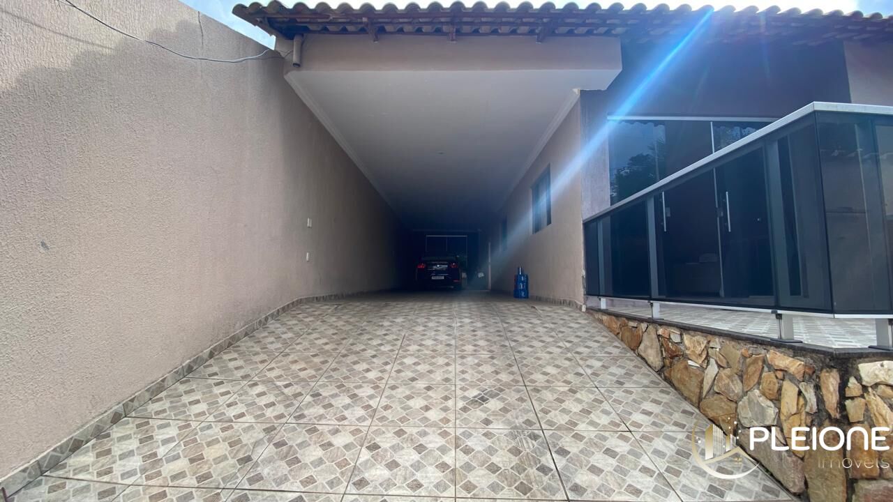 Casa à venda com 3 quartos, 313m² - Foto 1
