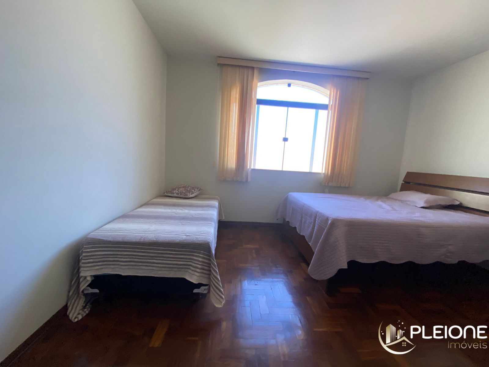 Casa à venda com 2 quartos, 300m² - Foto 13