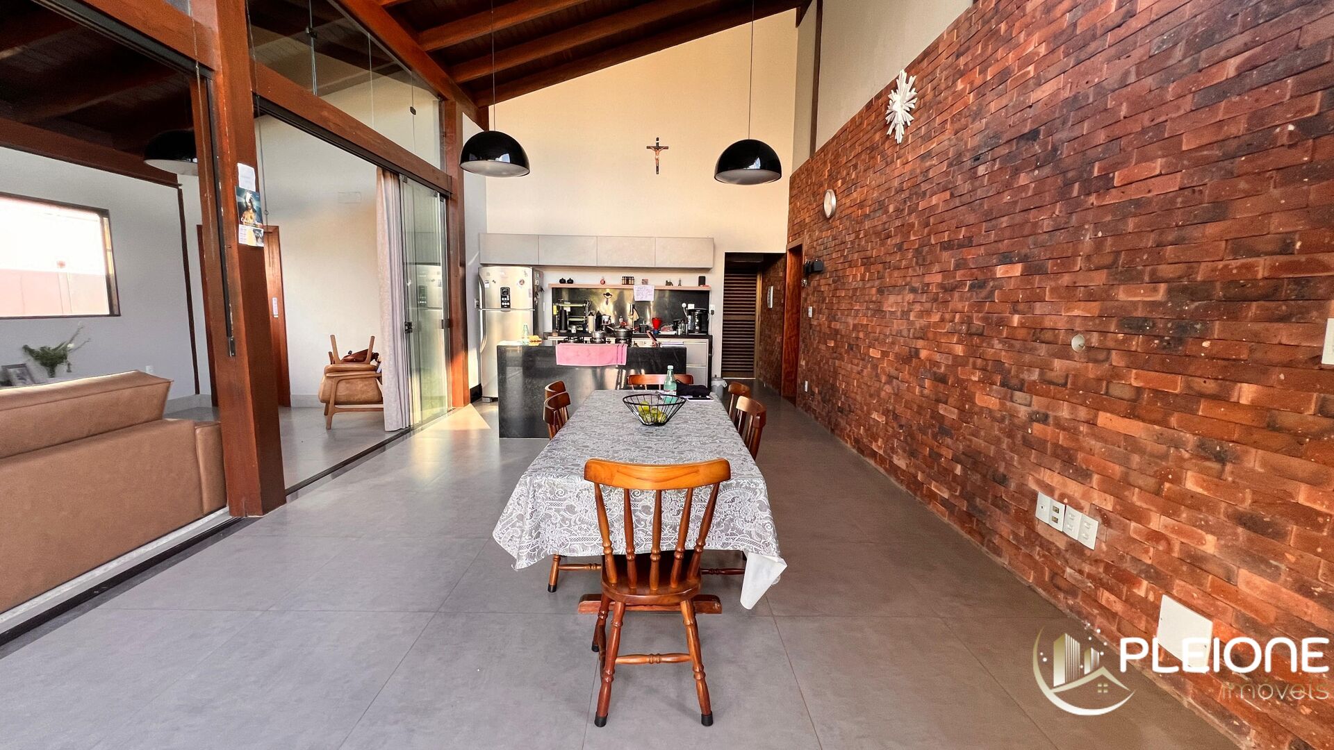 Casa à venda com 6 quartos, 1200m² - Foto 3