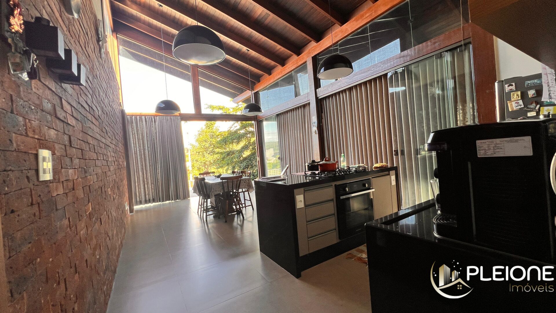 Casa à venda com 6 quartos, 1200m² - Foto 4