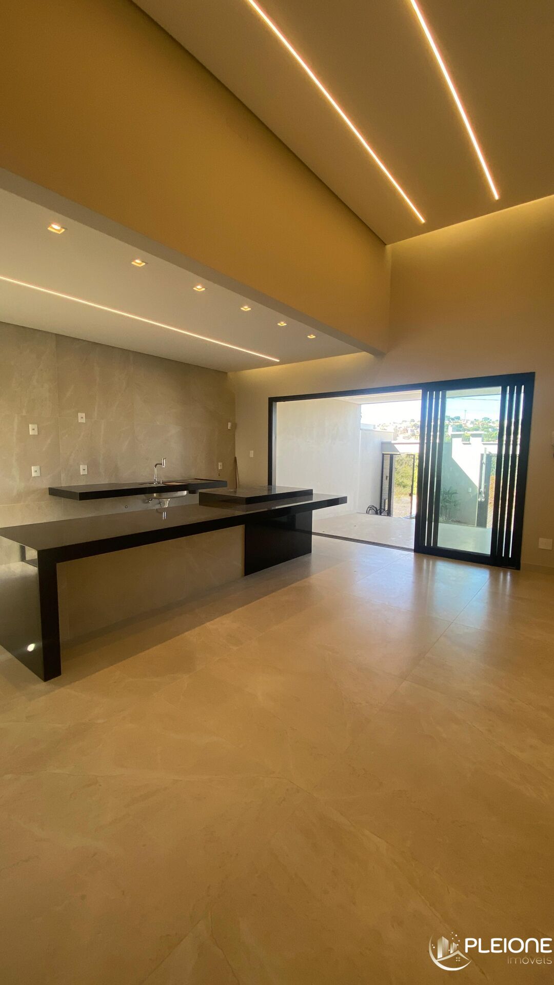 Casa à venda com 3 quartos, 225m² - Foto 4