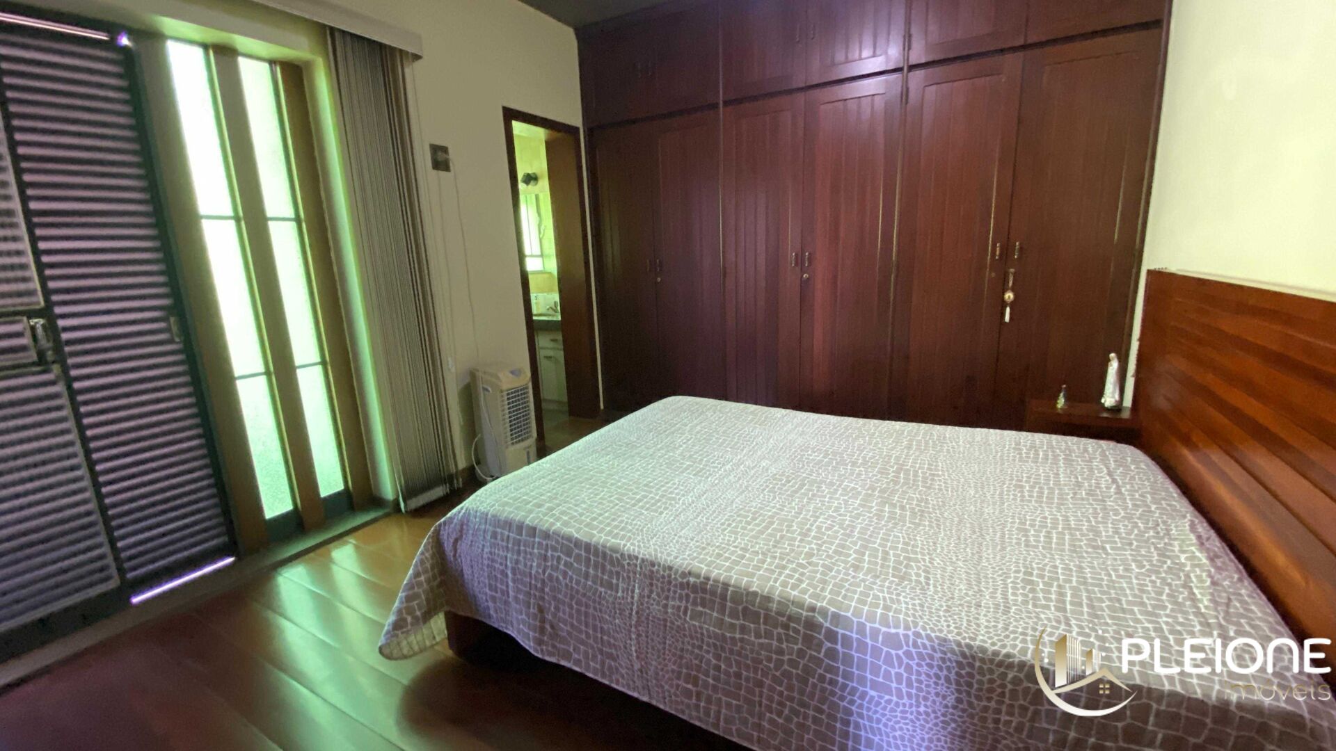 Casa à venda com 4 quartos, 353m² - Foto 12