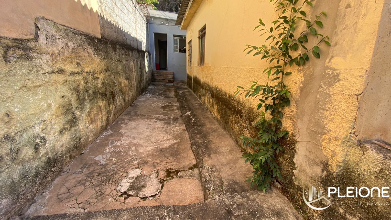 Casa à venda com 1 quarto, 200m² - Foto 1