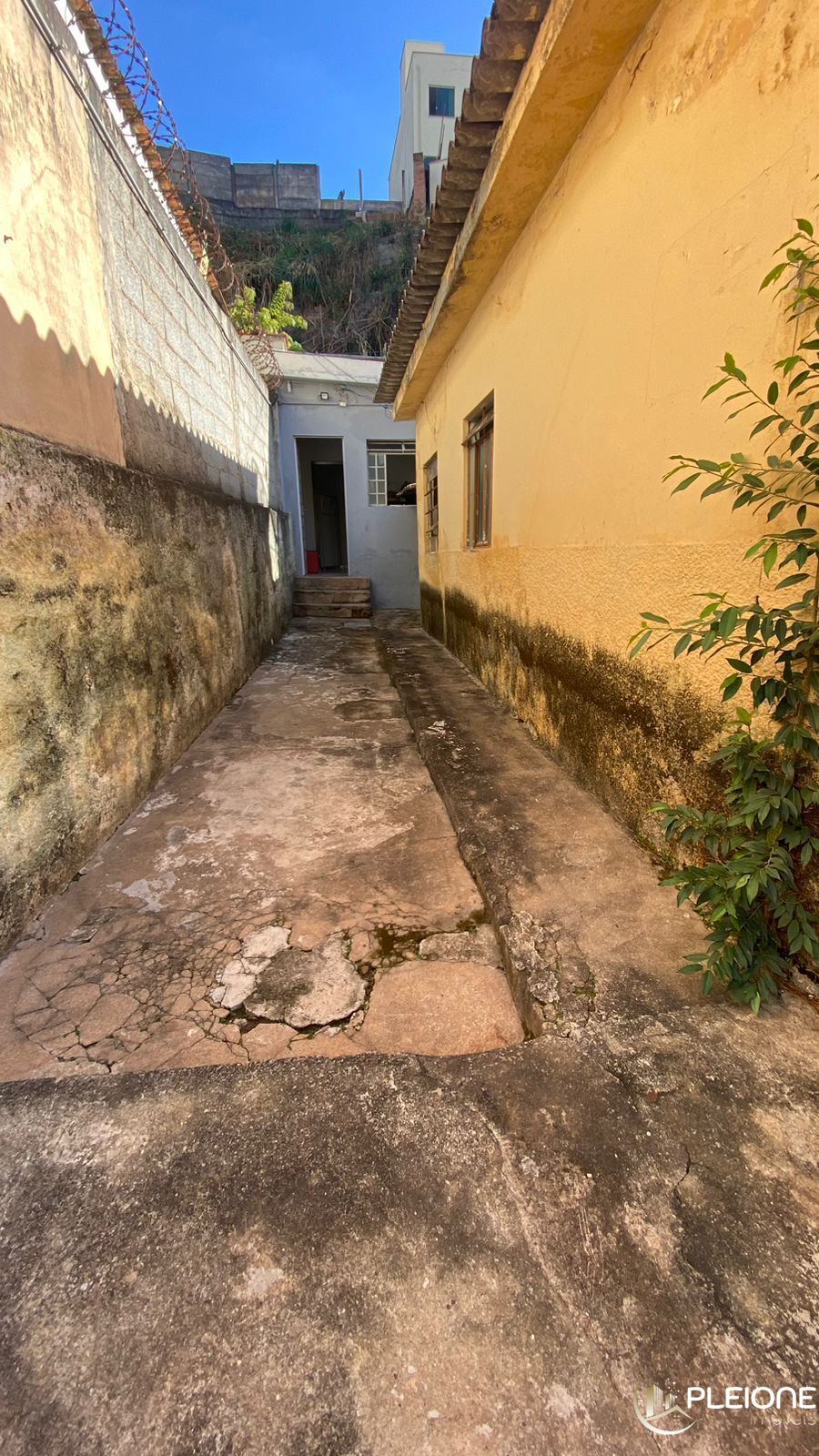 Casa à venda com 1 quarto, 200m² - Foto 2