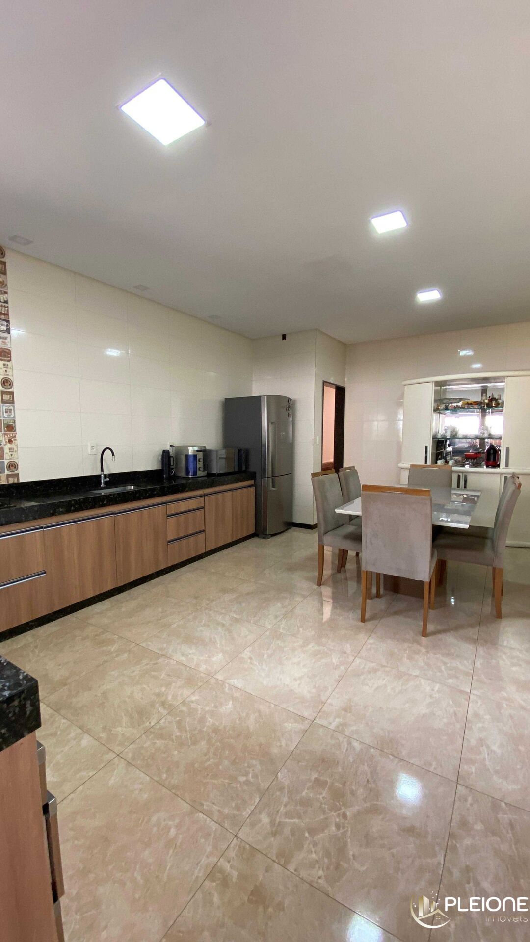 Casa à venda com 3 quartos, 398m² - Foto 2