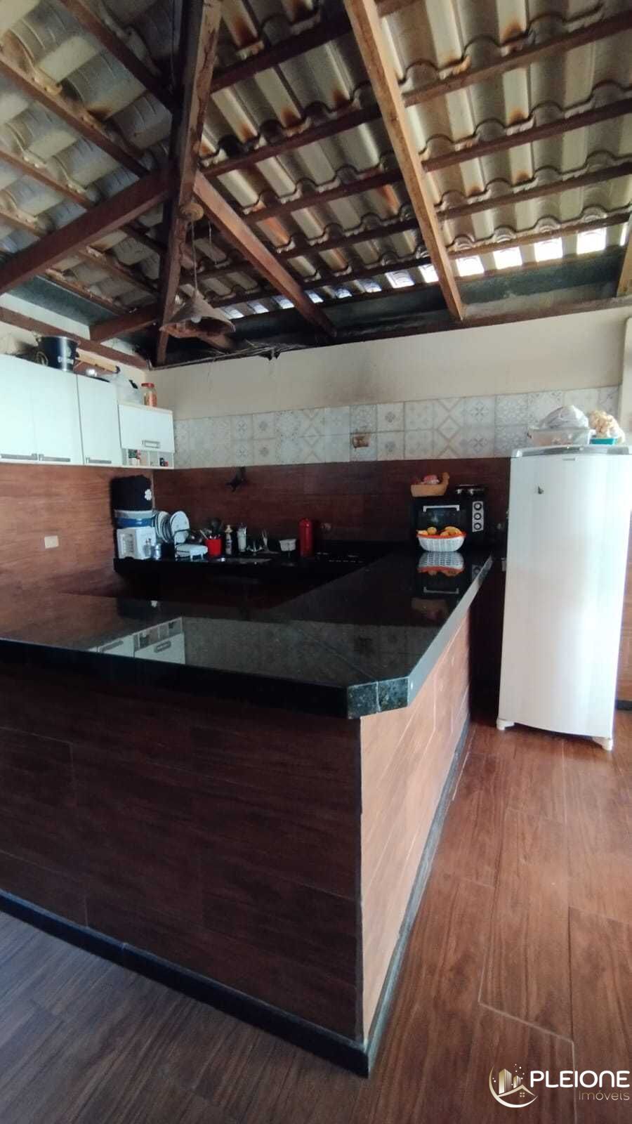 Casa à venda com 3 quartos, 300m² - Foto 4