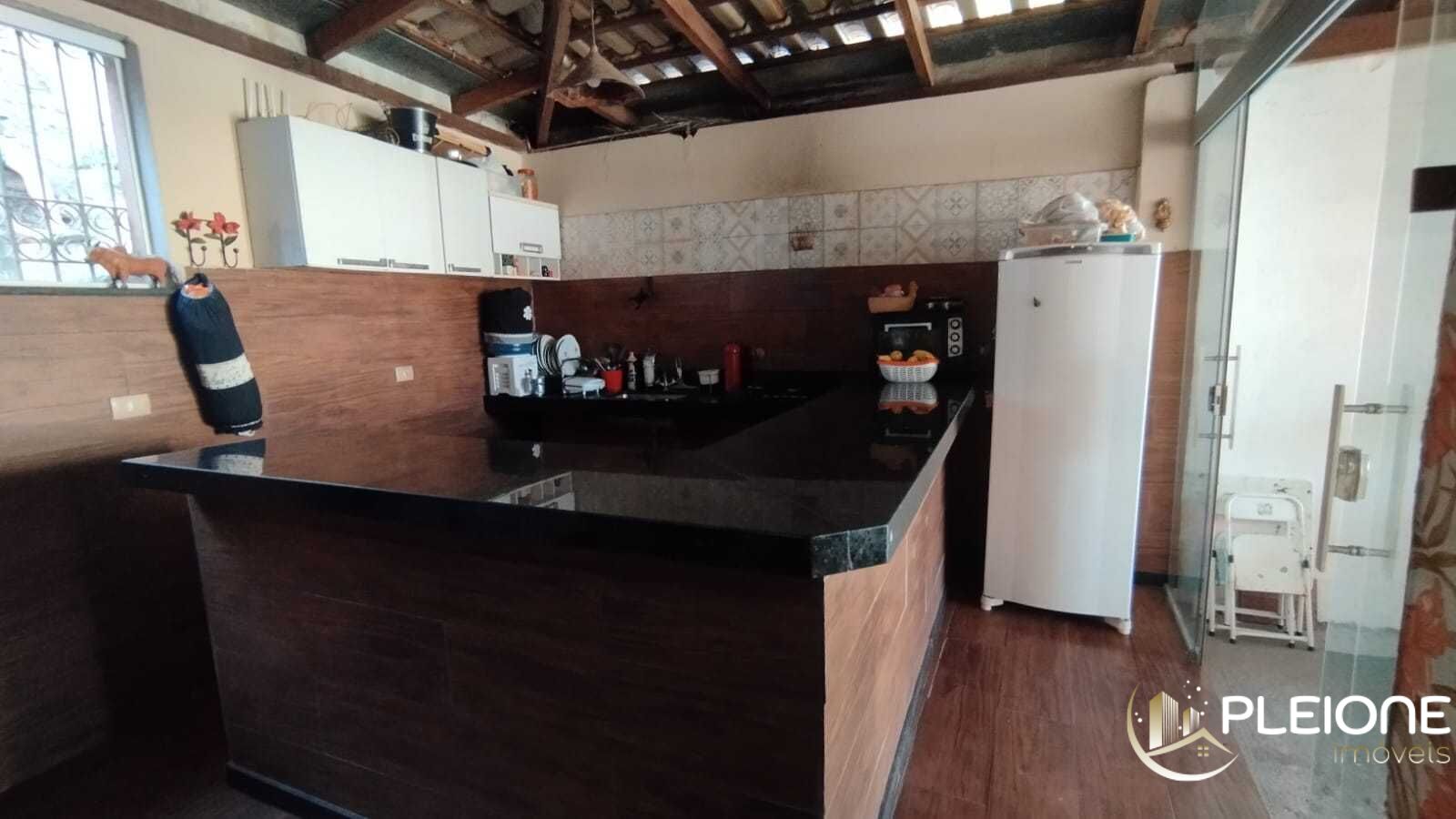 Casa à venda com 3 quartos, 300m² - Foto 3