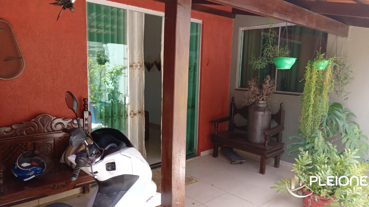 Casa à venda com 6 quartos, 360m² - Foto 1