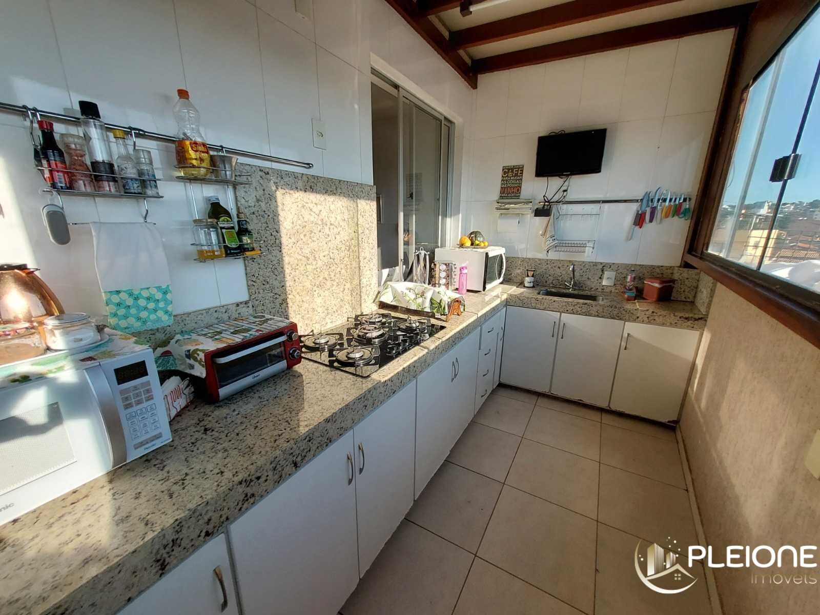 Apartamento à venda com 3 quartos, 220m² - Foto 3