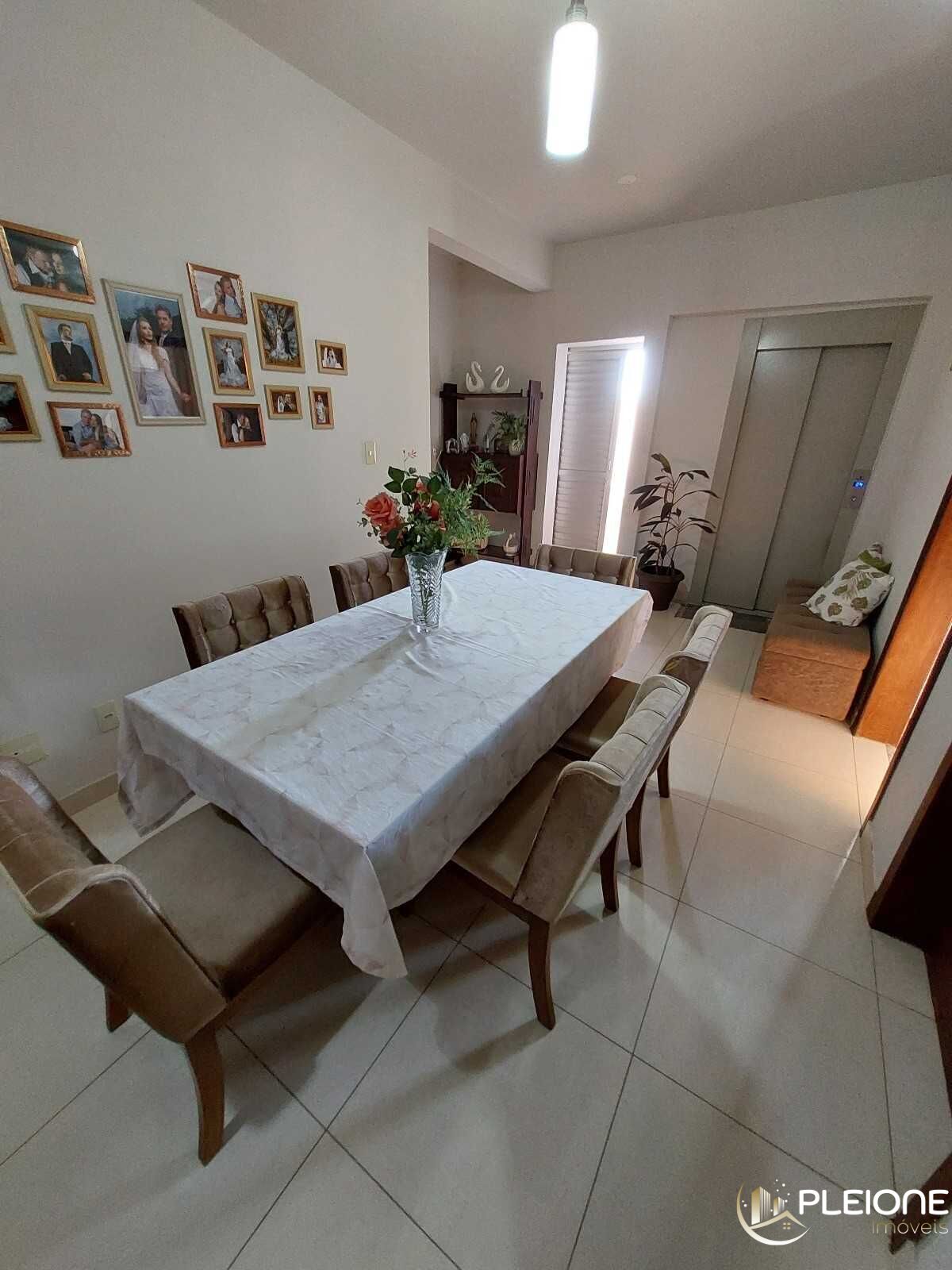 Apartamento à venda com 3 quartos, 220m² - Foto 2