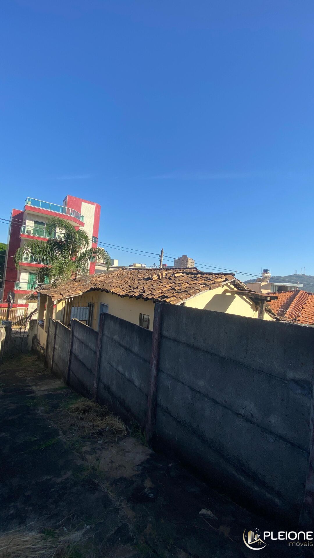 Casa à venda com 3 quartos, 310m² - Foto 2