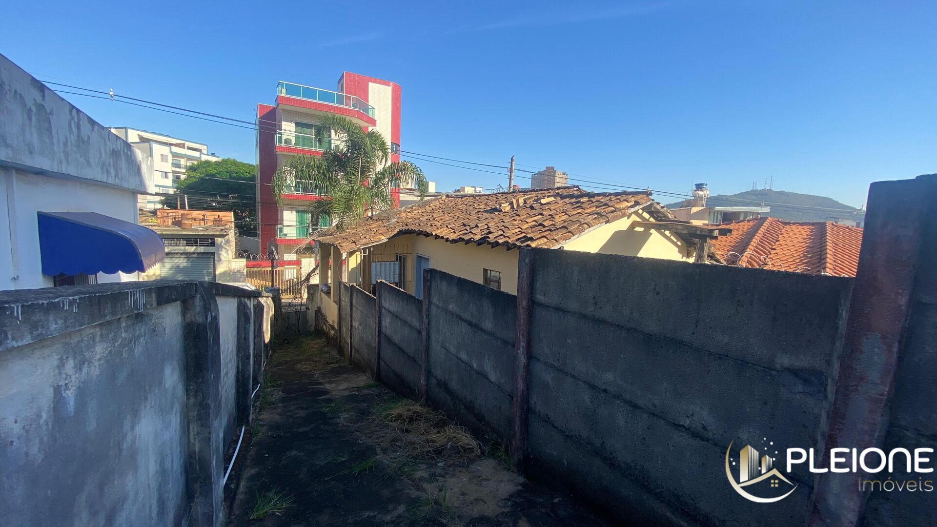 Casa à venda com 3 quartos, 310m² - Foto 1