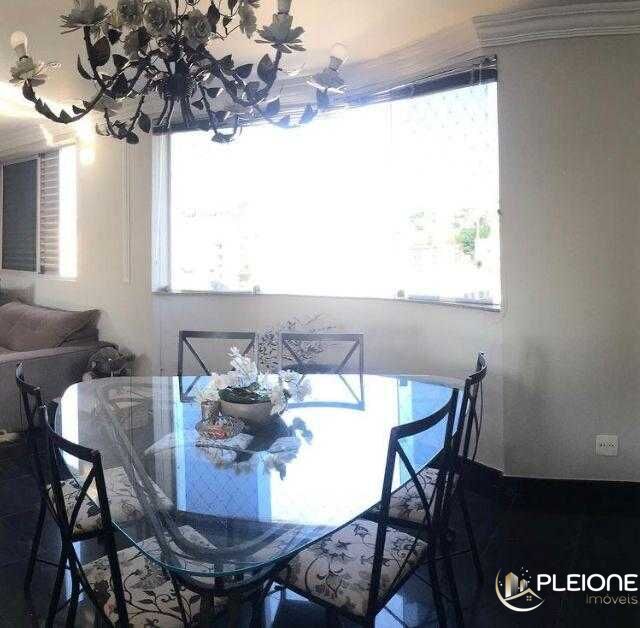 Apartamento à venda com 3 quartos, 200m² - Foto 2