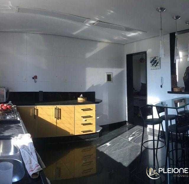 Apartamento à venda com 3 quartos, 200m² - Foto 4