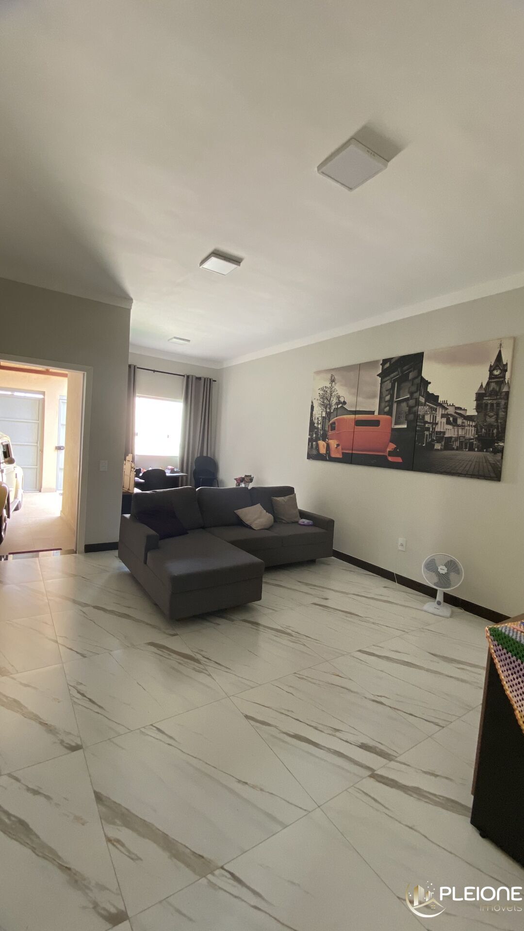 Casa à venda com 3 quartos, 253m² - Foto 1