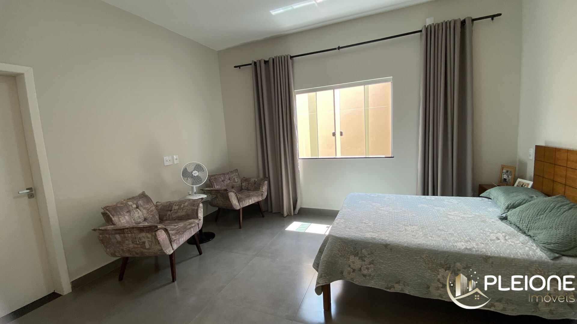 Casa à venda com 3 quartos, 253m² - Foto 2