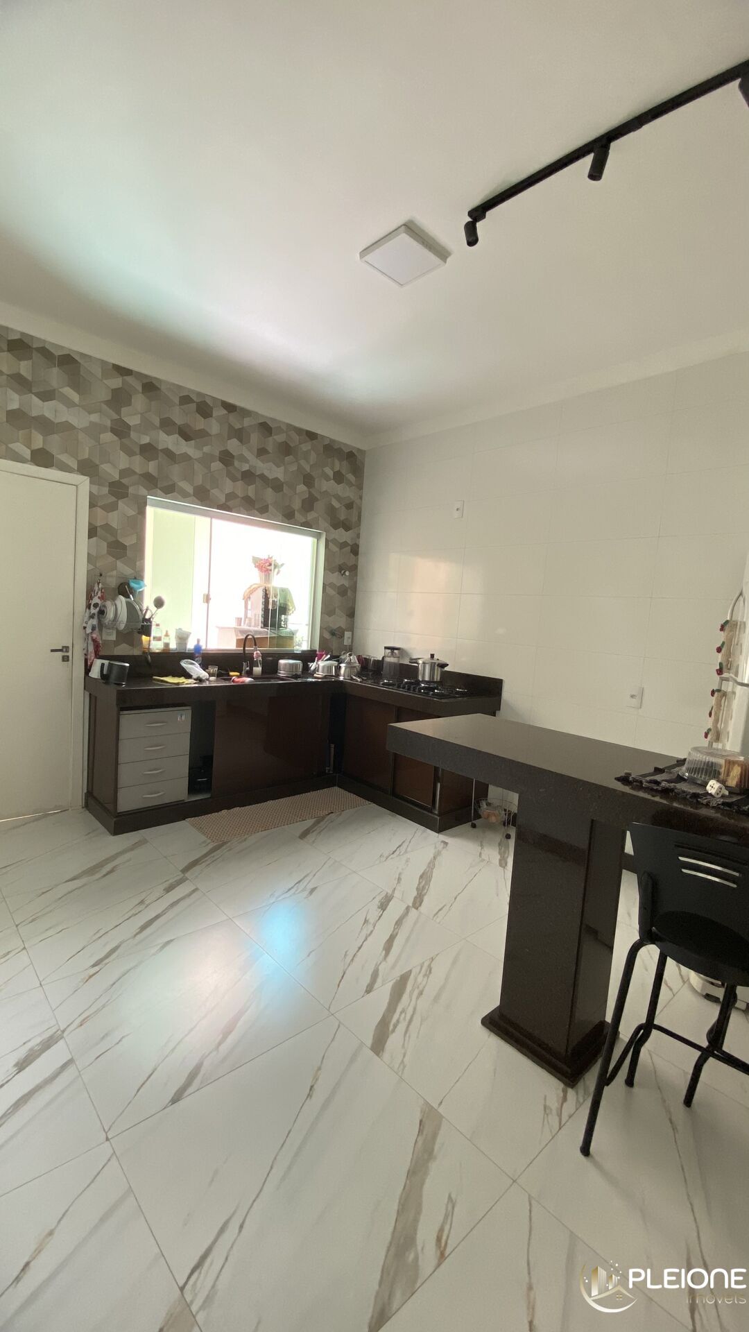 Casa à venda com 3 quartos, 253m² - Foto 4