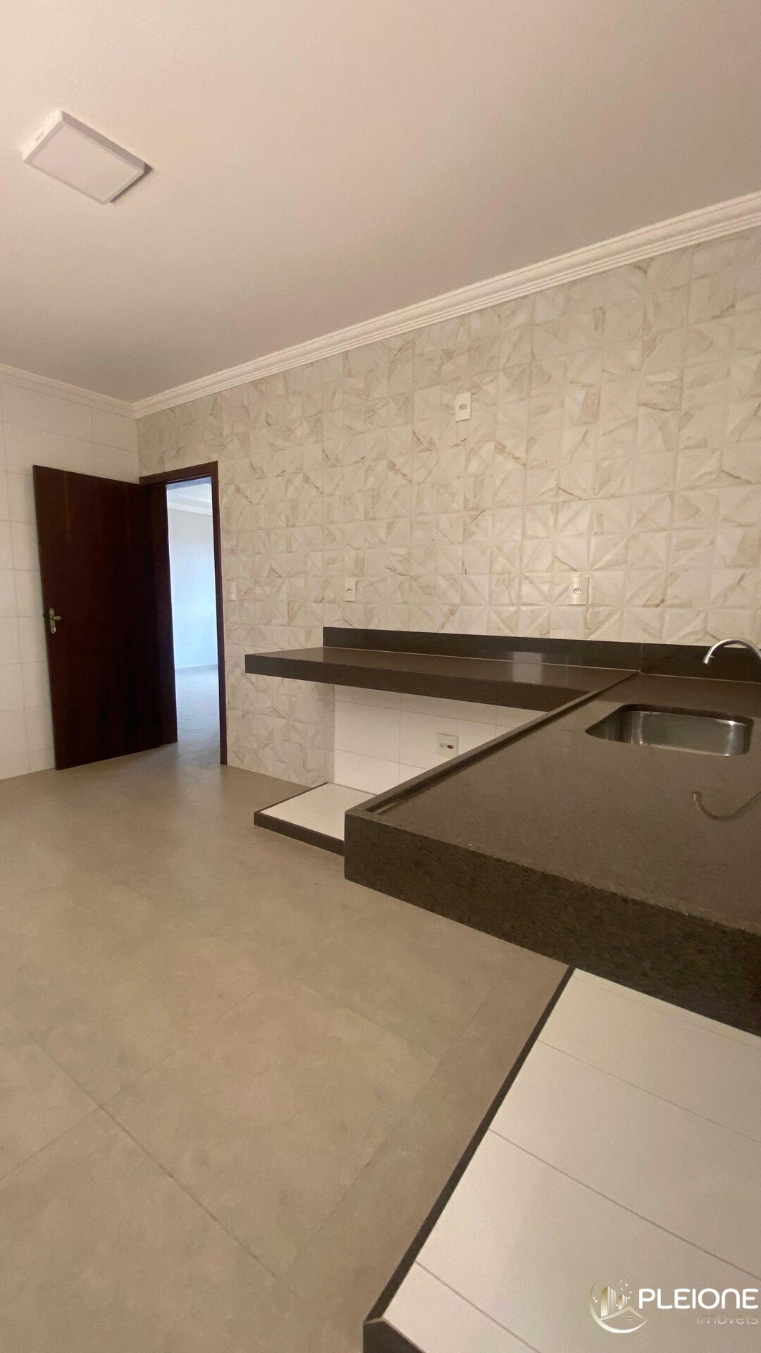 Apartamento à venda com 3 quartos, 600m² - Foto 2