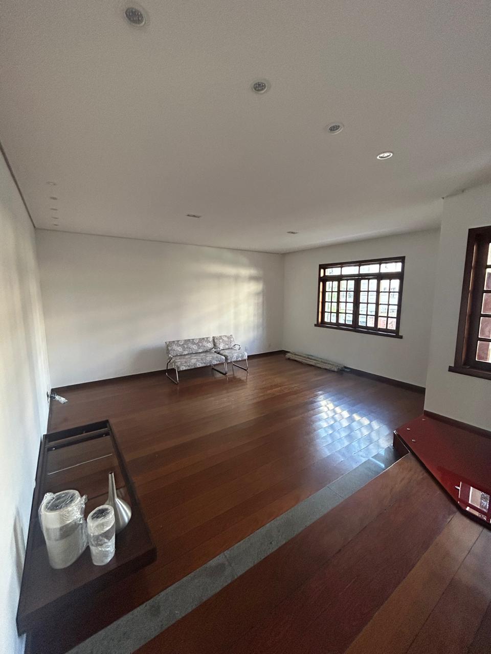 Casa para alugar com 4 quartos, 430m² - Foto 2