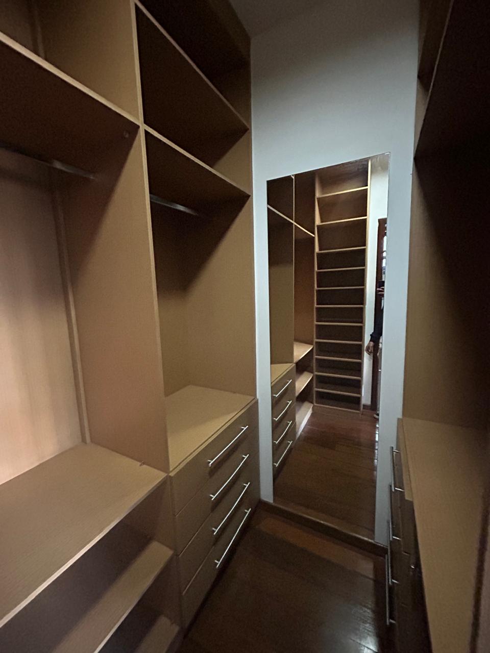 Casa para alugar com 4 quartos, 430m² - Foto 11