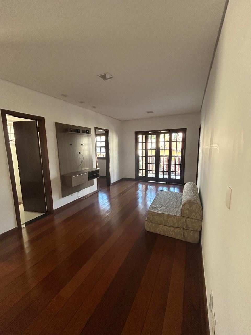 Casa para alugar com 4 quartos, 430m² - Foto 8