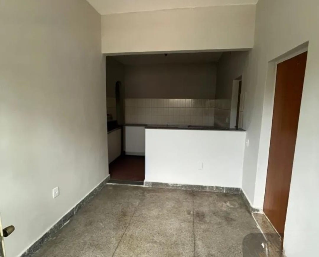 Casa para alugar com 3 quartos, 80m² - Foto 1