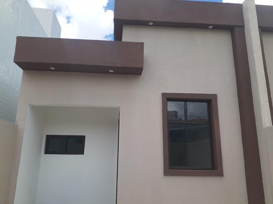 Casa à venda com 2 quartos, 60m² - Foto 1