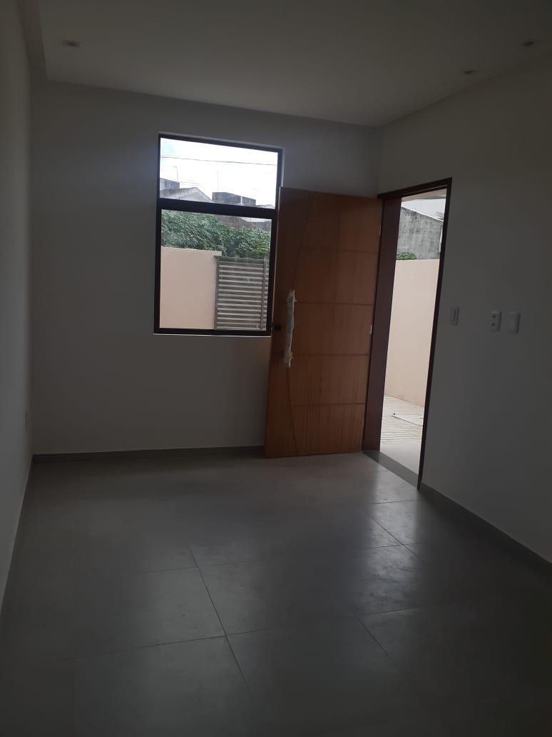 Casa à venda com 2 quartos, 60m² - Foto 4