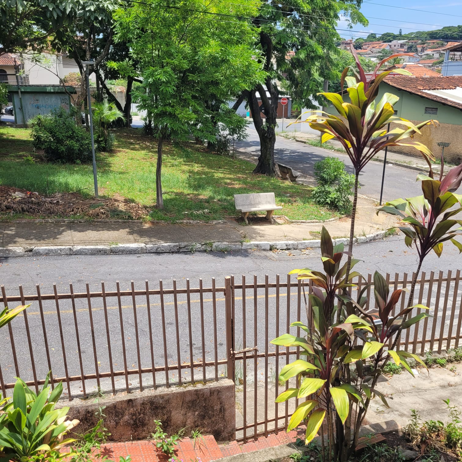 Casa à venda com 3 quartos, 240m² - Foto 1