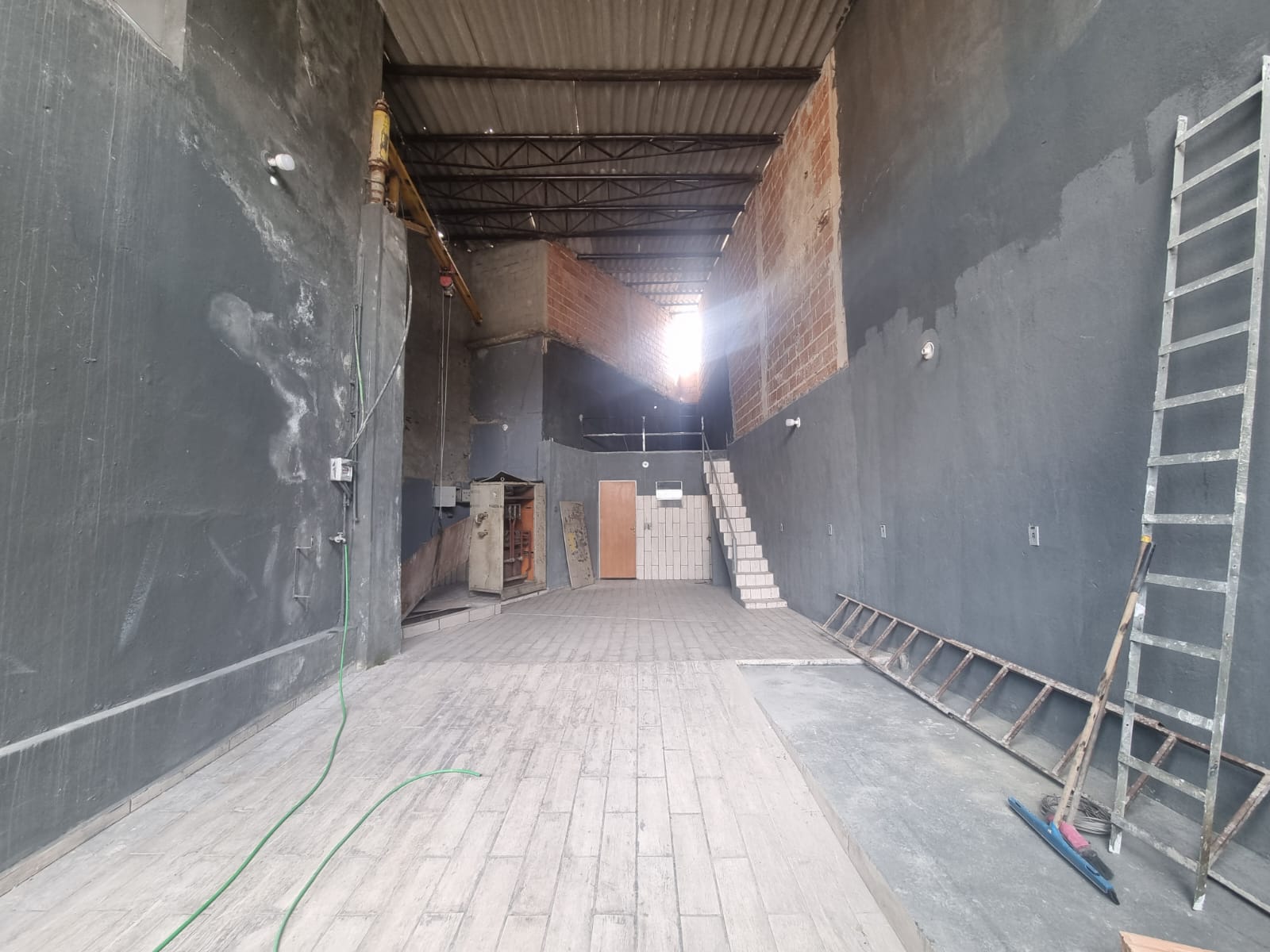 Depósito-Galpão-Armazém para alugar, 130m² - Foto 2