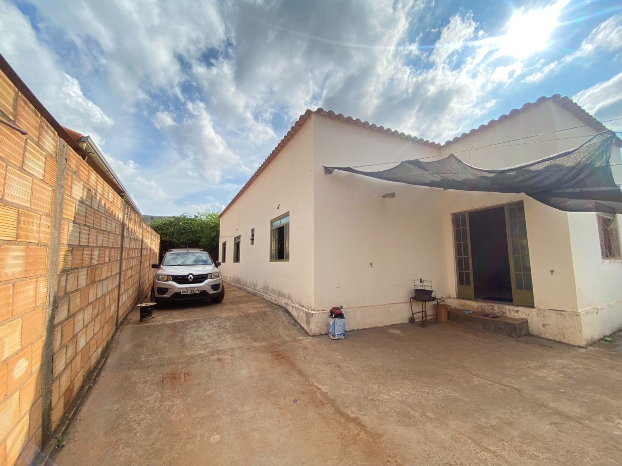 Casa à venda com 4 quartos, 251m² - Foto 1